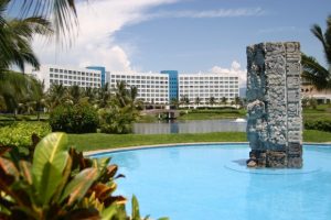 Grand Mayan Nuevo Vallarta Nayarit - carved monolith entrance